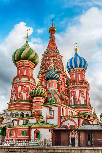 Saint Basil's Cathedral on Red Square in Moscow, Russia — Stock Photo, Image