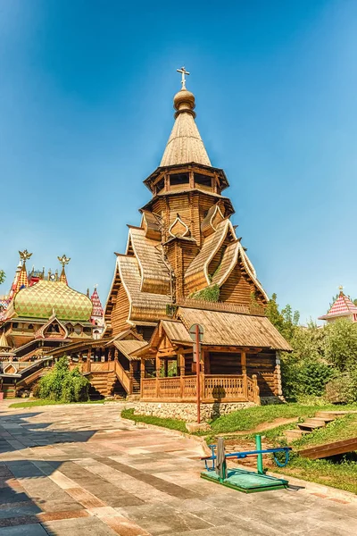 Деревянная церковь в комплексе Измайловский Кремль в Москве, Россия — стоковое фото