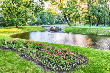 İç Mikhailovsky Bahçe, Merkezi St. Petersbu parkta idillic