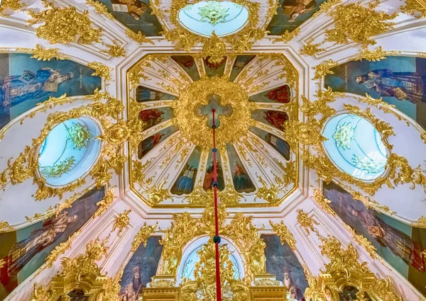 Innenraum der Kirche des Großen Palastes in Peterhof, Russland — Stockfoto