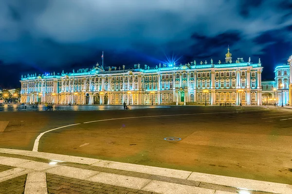 A homlokzat a téli palota, Hermitage Museum, St. Petersburg, Oroszország — Stock Fotó
