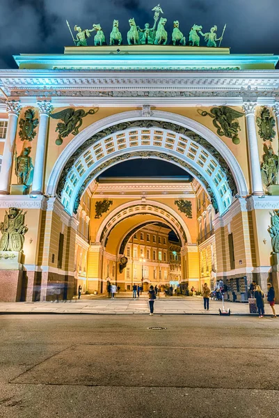 Fassade des Generalstabsgebäudes, St. petersburg, Russland — Stockfoto