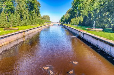 Peterhof bahçeleri, Rusya'nın deniz kanal üzerinden görünüm