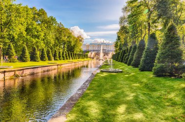 Peterhof bahçeleri, Rusya'nın deniz kanal üzerinden görünüm