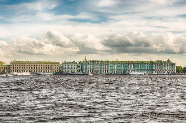 Widok na Pałac zimowy, Ermitaż, Sankt Petersburg, Federacja Rosyjska — Zdjęcie stockowe