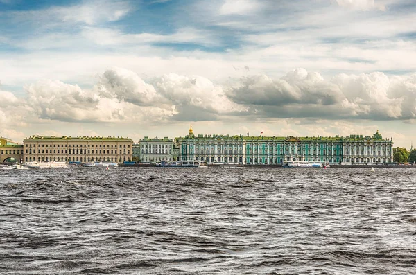 Weergave van het Winterpaleis, Hermitage Museum, St.Petersburg, Rusland — Stockfoto