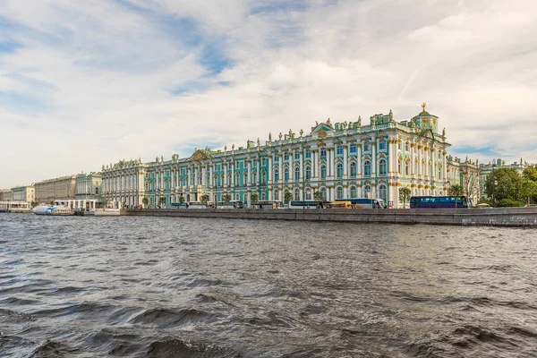 Vista do Palácio de Inverno, Museu Hermitage, São Petersburgo, Rússia — Fotografia de Stock