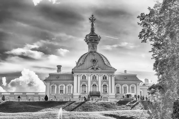 Weergave van het Peterhof paleis en tuinen, Rusland — Stockfoto