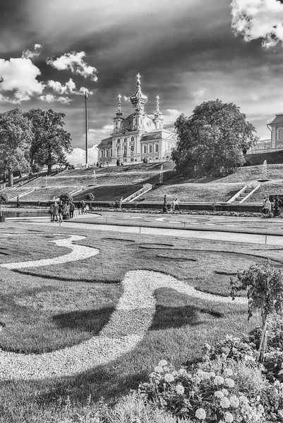 Vista de la Iglesia del Gran Palacio en Peterhof, Rusia —  Fotos de Stock