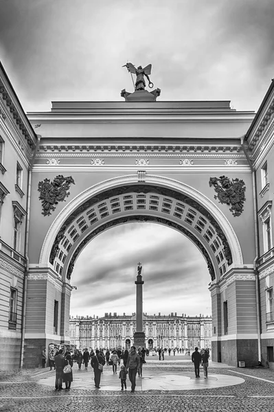 Boog van het generaal personeel gebouw, St. Petersburg, Rusland — Stockfoto