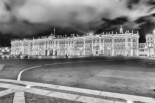 Fachada do Palácio de Inverno, Museu Hermitage, São Petersburgo, Rússia — Fotografia de Stock