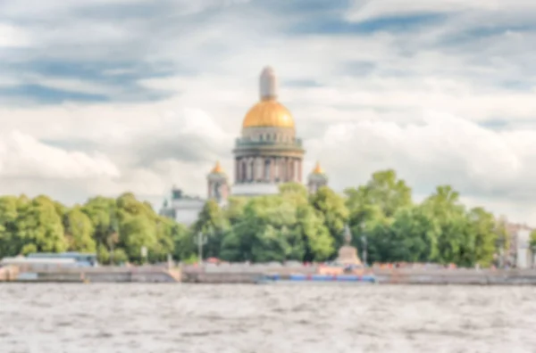 Rozostřeného pozadí katedrála svatého Izáka, St. Petersburg, Rusko — Stock fotografie