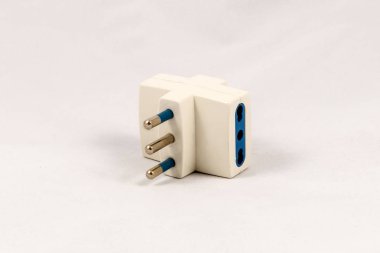 Üç şekilde AB elektrik fiş adaptörü