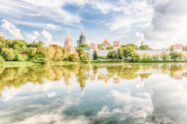 Fundo desfocado com fonte cênica dentro Gorky Park, Moscou, Rússia — Fotografia de Stock