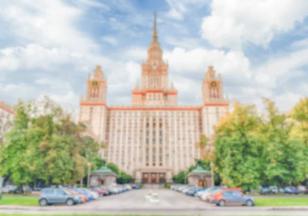 Defokussierter Hintergrund mit malerischem Brunnen im Gorki Park, Moskau, Russland — Stockfoto