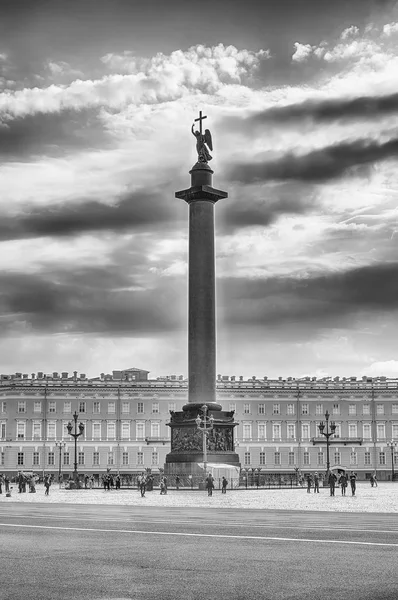 Columna de Alejandro en la Plaza del Palacio, San Petersburgo, Rusia — Foto de Stock