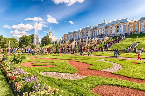 彼得夏宫宫和花园，俄罗斯 — 图库照片