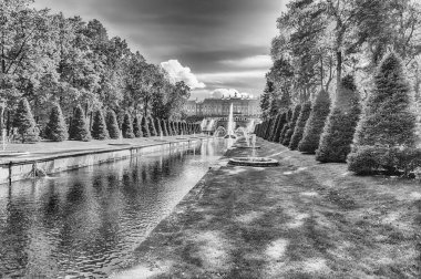 Peterhof bahçeleri, Rusya'nın deniz kanal üzerinden görünüm