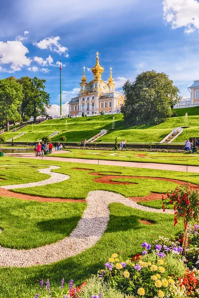 Vista da Igreja do Grande Palácio em Peterhof, Rússia — Fotografia de Stock