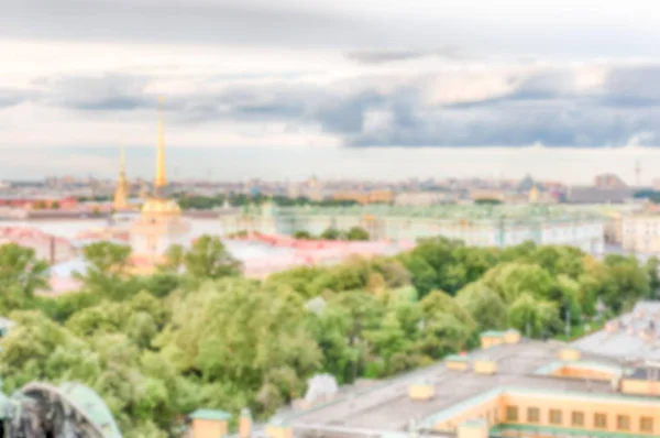 Rozostřeného pozadí s panoramatickým výhledem přes St. Petersburg, Rusko — Stock fotografie