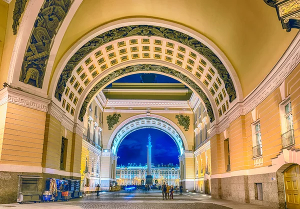 Arco do Edifício General Staff, São Petersburgo, Rússia — Fotografia de Stock