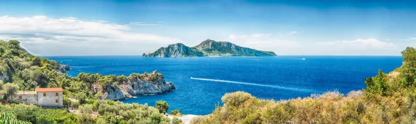 Panoramatický letecký pohled na s ostrova Capri, Itálie — Stock fotografie