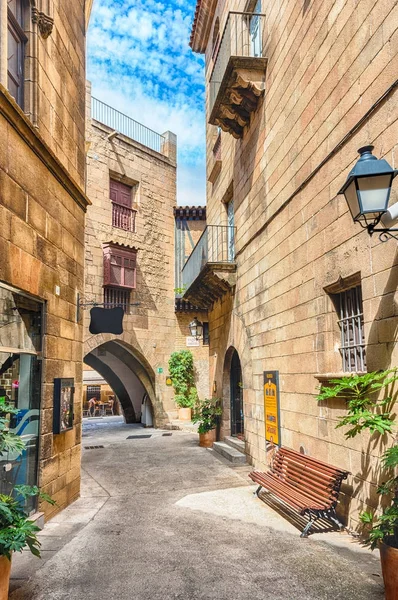 Poble Espanyol, Barselona, Katalonya, İspanya 'daki manzara sokağı