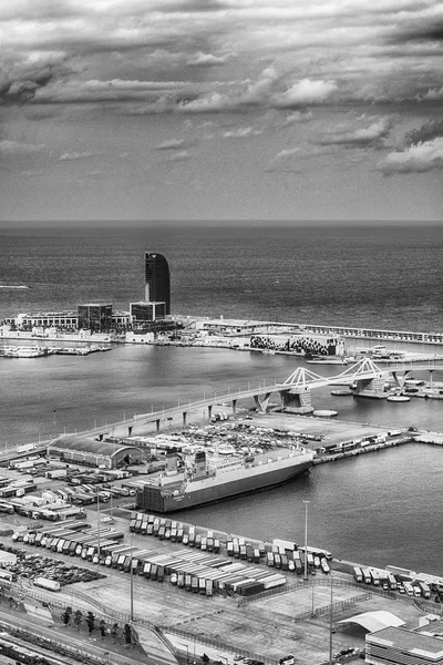 Vista aérea sobre el Puerto de Barcelona, Cataluña, España — Foto de Stock