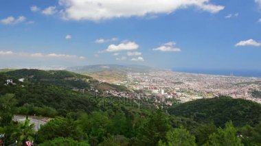 Tibidabo Dağı Barcelona, Katalonya, İspanya üzerinden havadan görünümü