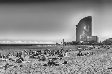 Barceloneta plaj, Barcelona, Katalonya, İspanya güneşli bir günde