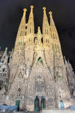 İsa'nın Doğuşu cephe, Sagrada Familia gece, Barcelona, Katalonya, İspanya