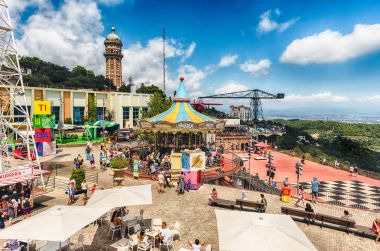 Doğal görünümü üzerinde Tibidabo eğlence parkı, Barcelona, Katalonya, İspanya