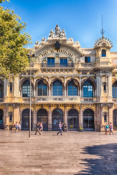 Barcelona, Catalonia, İspanya'da bina kasalara — Stok fotoğraf