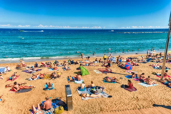 Barceloneta plaj, Barcelona, Katalonya, İspanya güneşli bir günde — Stok fotoğraf