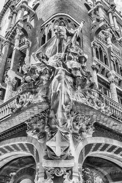 帕劳德拉加泰罗尼亚音乐宫，西班牙，巴塞罗那，加泰罗尼亚的雕塑 — 图库照片