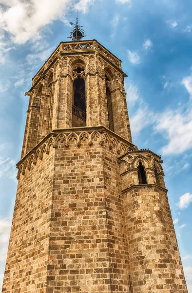 Torre en la parte superior de la Catedral de Barcelona, Cataluña, España — Foto de Stock
