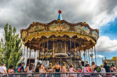 Eski vintage carousel, Tibidabo eğlence parkı, Barcelona, Katalonya, İspanya