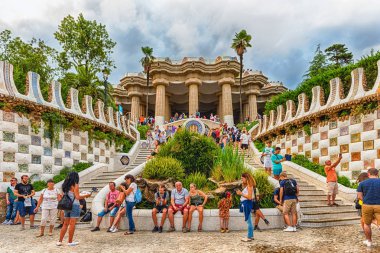 Ana giriş ve merdiven, Park Guell, Barcelona, Katalonya, İspanya
