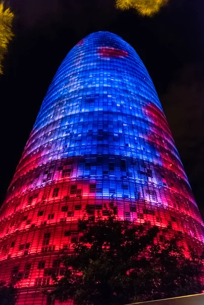 Torre Glories, anteriormente Agbar, vista nocturna en Barcelona, Cataluña, España — Foto de Stock