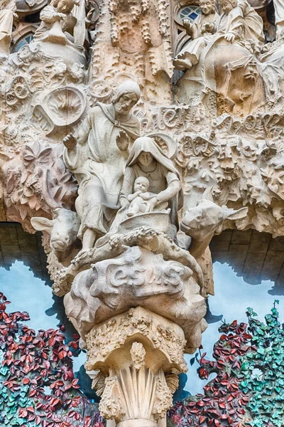 Detalj av Födelsekyrkan fasad, Sagrada Familia, Barcelona, Katalonien, Spanien — Stockfoto