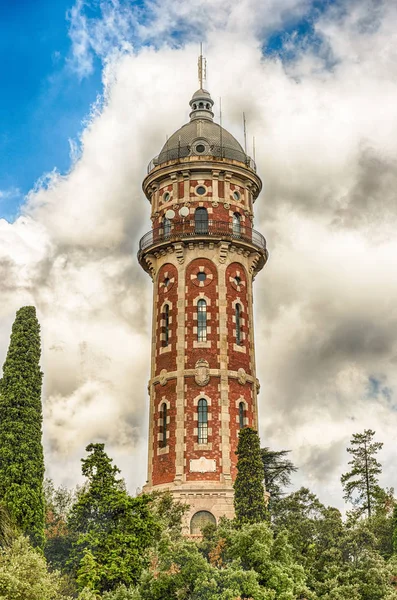 Torre de agua en la colina del Tibidabo, Barcelona, Cataluña, España — Foto de Stock