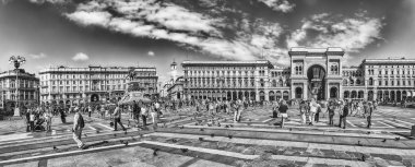 Panoramik Piazza Duomo, Milan, İtalya