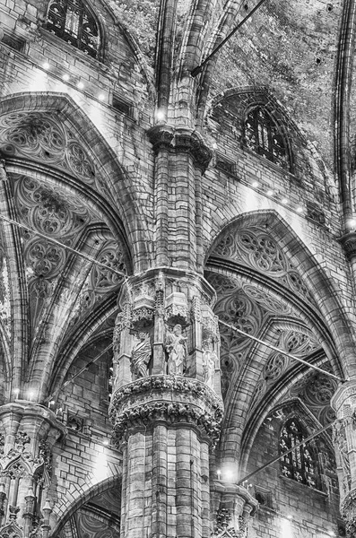 Interior design of the gothic Cathedral of Milan, Italy — Stock Photo, Image