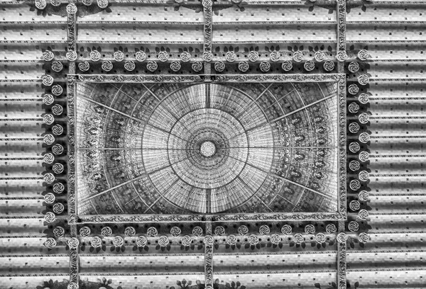 Lucernario in vetro colorato, Palau de la Musica Catalana, Barcellona, Catalogna, Spagna — Foto Stock