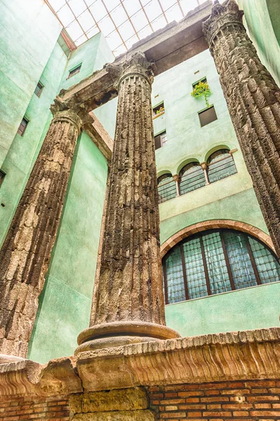 Roman columns of the Temple of Augustus, Barcelona, Catalonia, Spain — Stock Photo, Image