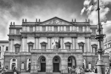 Cephe, La Scala opera binası, Milano, İtalya
