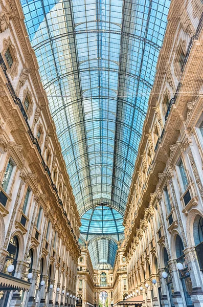 Galleria Vittorio Emanuele Ii, kultovní nákupní centrum v Miláně, Itálie — Stock fotografie