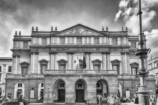 Fachada da ópera La Scala em Milão, Itália — Fotografia de Stock