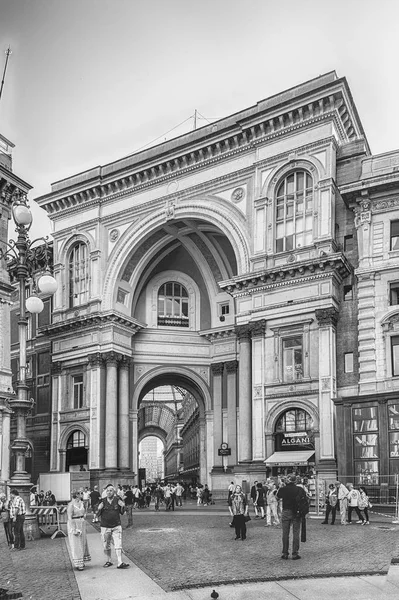 Galleria Vittorio Emanuele II de frente para a Piazza Duomo em Milão, Itália — Fotografia de Stock