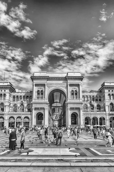 Galleria Vittorio Emanuele Ii geconfronteerd met Piazza Duomo in Milaan, Italië — Stockfoto